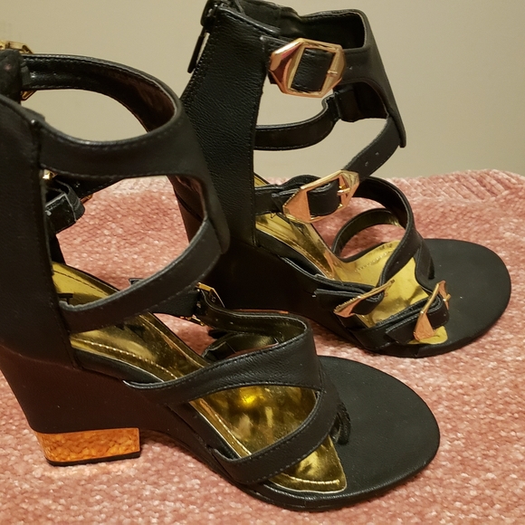 Black shoes - Picture 3 of 5